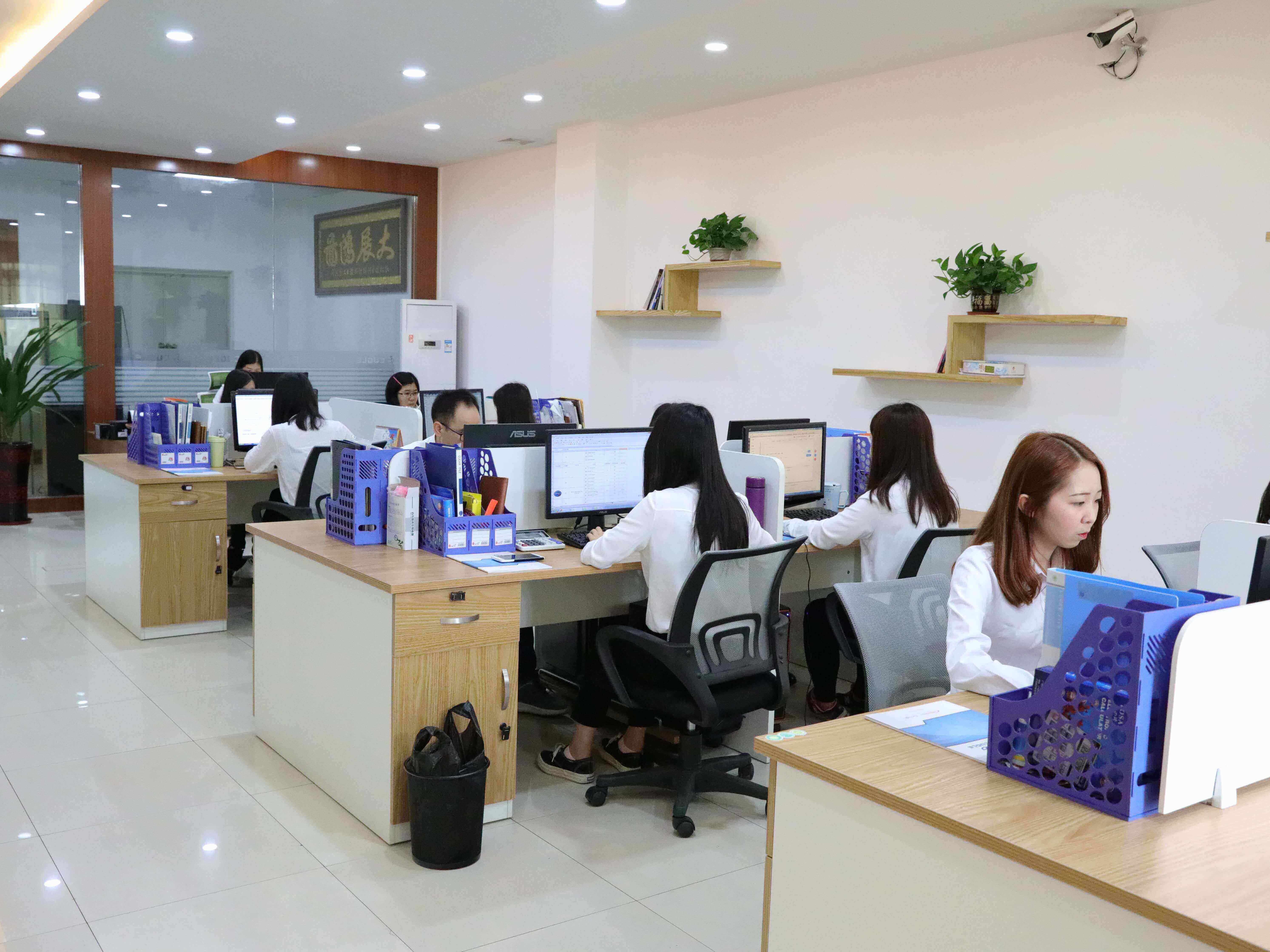custom-badge-manufacturing-Cugle-company